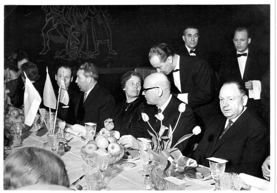 Sõna jõud vs. vaikuse vägi: Käbin & kirjanikud