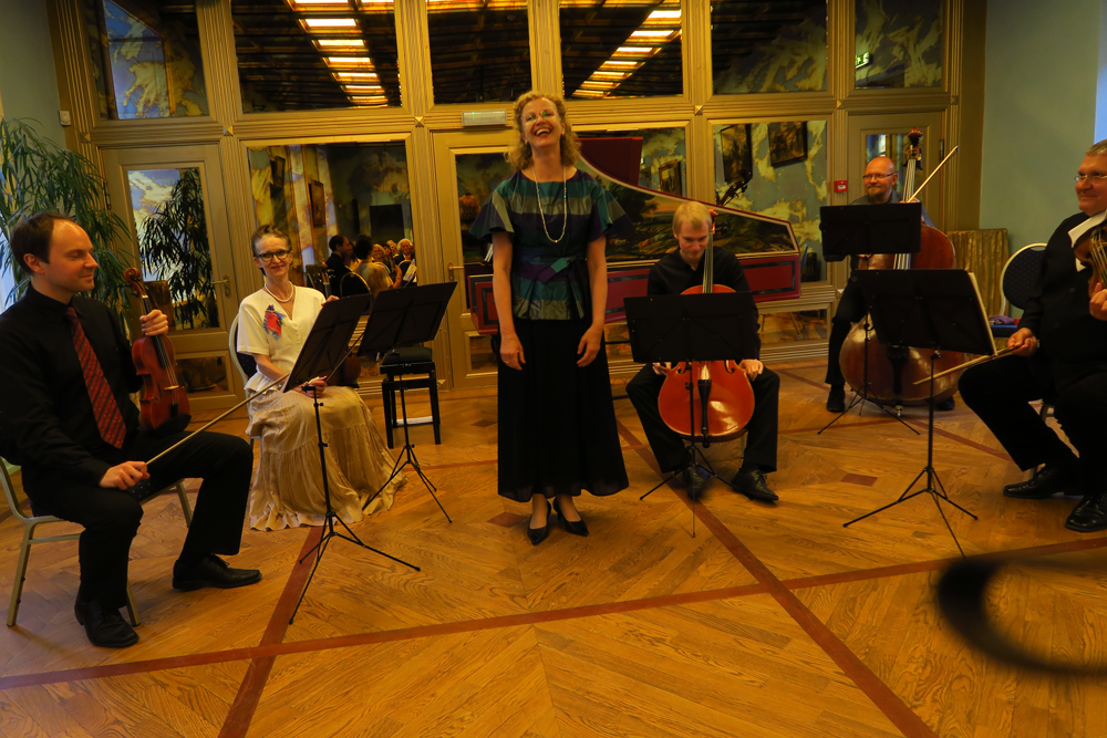 Diplomaatiline kevadkontsert, valged ööd ja suvised mõisad