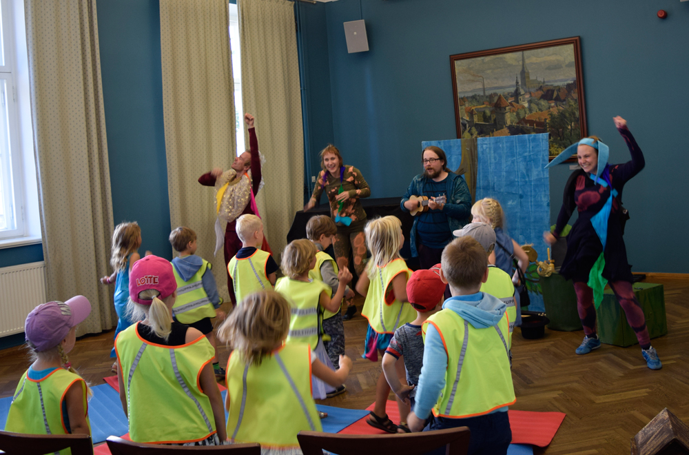 Kas tead, mis toimub raamatukogus?