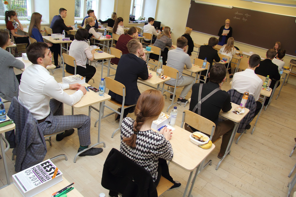 Gümnaasiumide eksamiperioodi avas eesti keele riigieksam