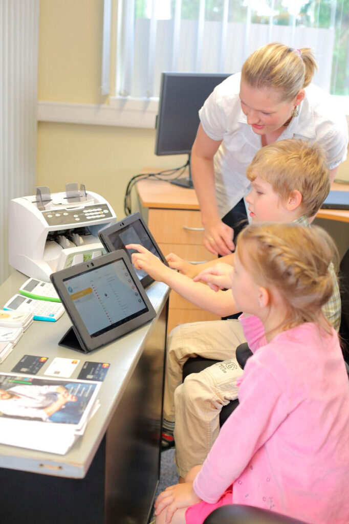 Kuidas ideega maailma muuta: ettevõtluskülaga Eesti koolides ettevõtlikkust külvamas