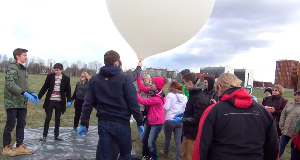 Tartu füüsikud põrgatavad ilmapalli ehk Õhupallid koolifüüsikas