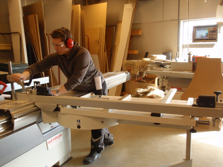 Puiduvaldkonna õpilane tööhoos.