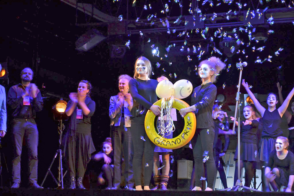 Mis on see, mis ärkvel hoiab kooliteatri hinge?