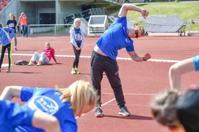 „TV 10 olümpiastardi” tänavusel neljandal üleriigilisel etapil Tartus ergutas noori sarja vilistlane ja oma esimeseks olümpiaks valmistuv odaviskaja Tanel Laanmäe. Foto: Marko Mumm / EKJL