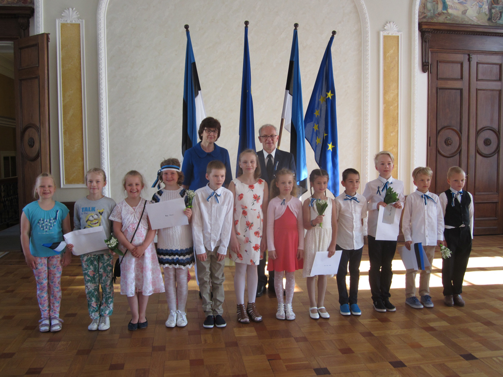 Latokartano lastel oli sinimustvalge koolilõpp