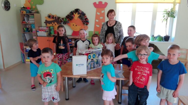 Meccanoid-robot leidis endale uue kodu Hiiumaa Palade lasteaias. Foto: HITSA.