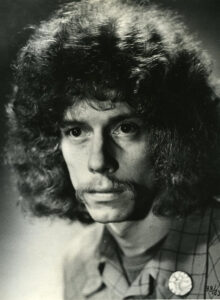 Koolipoisieas oli Jüri Vlassovi soeng märksa lühem. Foto: Jüri Poljakov / Eesti Filmiarhiiv