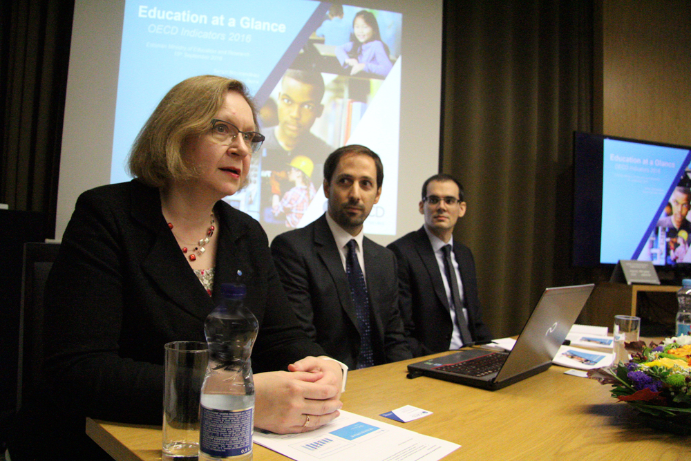 Õpetaja väärib kõrgharidusega töötaja keskmist palka