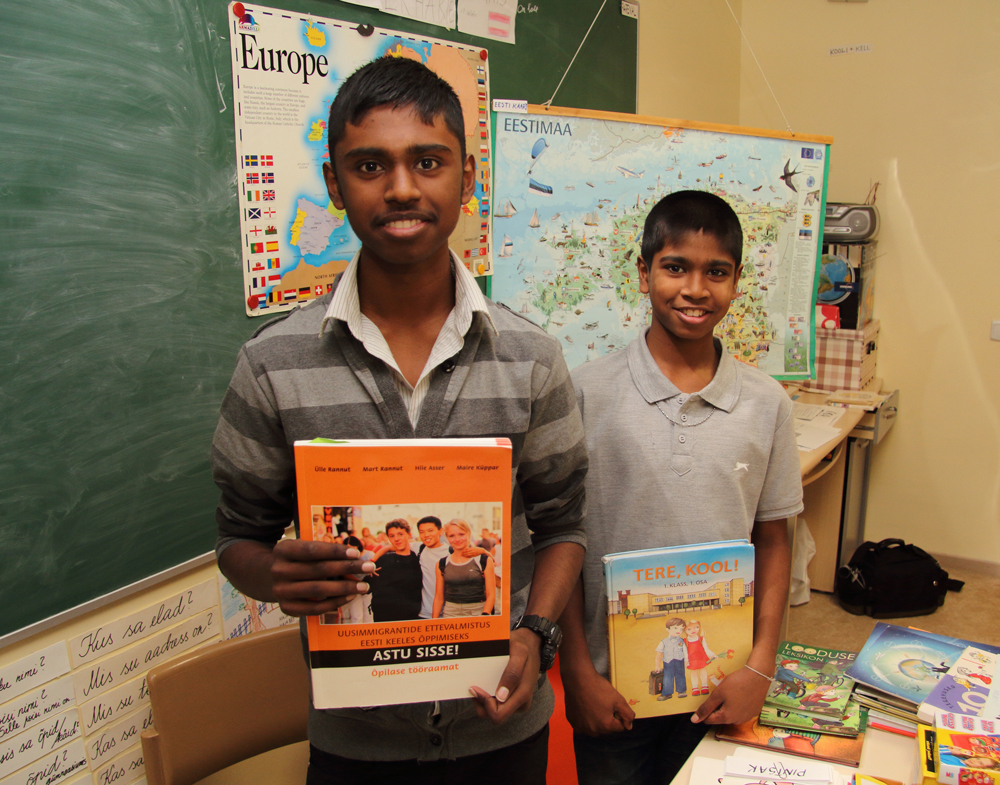 Kooli tulevad võõras keeles kõnelevad lapsed
