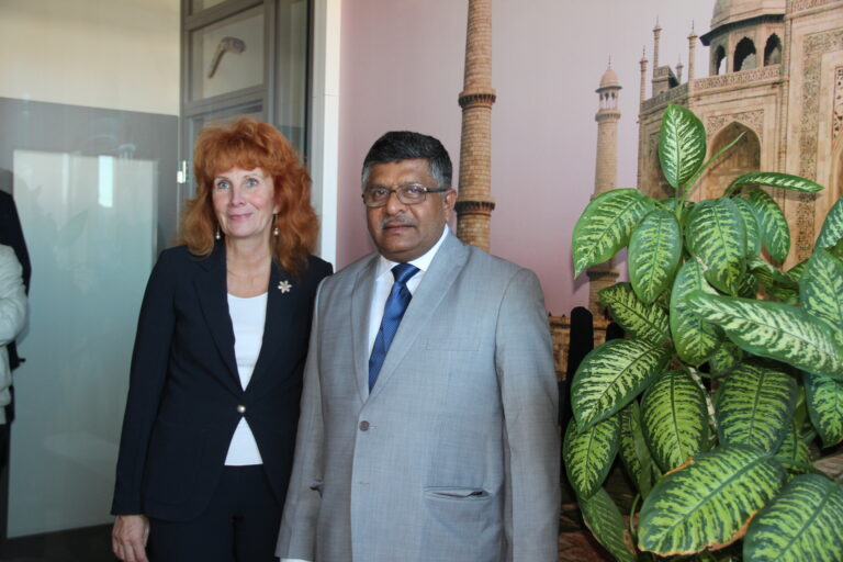 Tea Varrak ja Ravi Shankar Prasad.