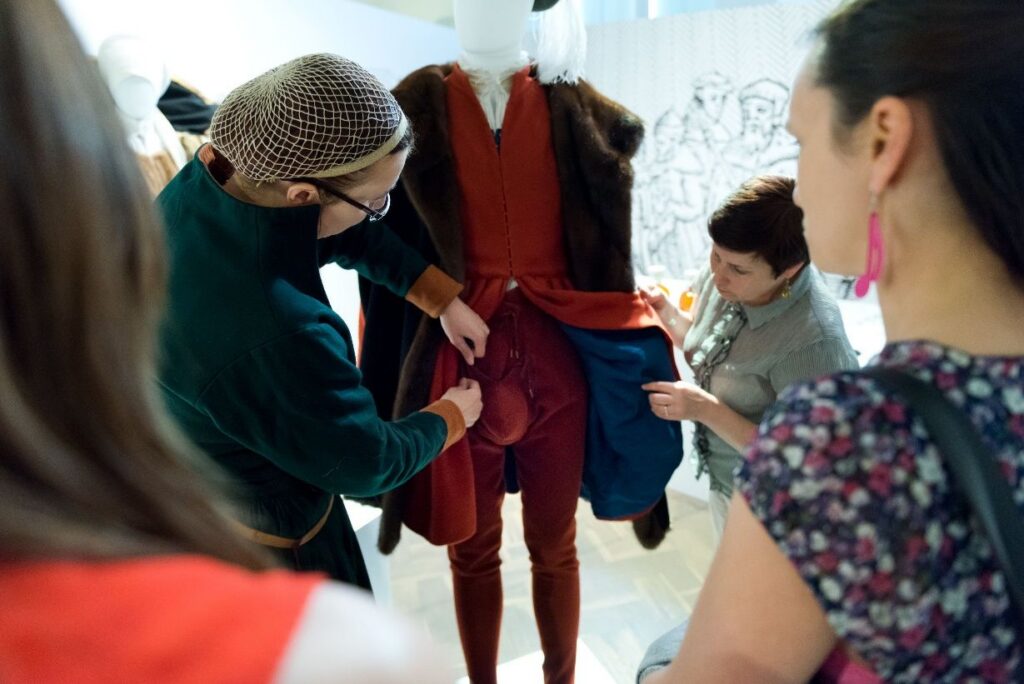 Ajaloomuuseumi teemaõhtu keskaja rõivastest