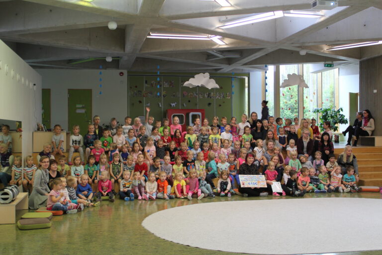 Laada tulu 610 eurot annetati Minu Unistuste Päeva fondi. Foto: Tartu Lotte lasteaed