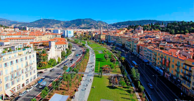 Uhke Promenade du Paillon, Nice, kulgeb maa-aluse jõe kohal.