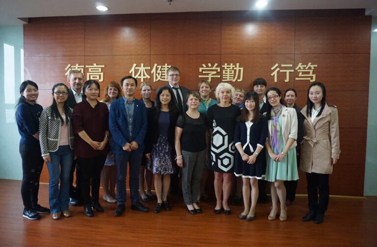 Eesti delegatsioon Shanghai gümnaasiumis. Fotod: Merike Kaste