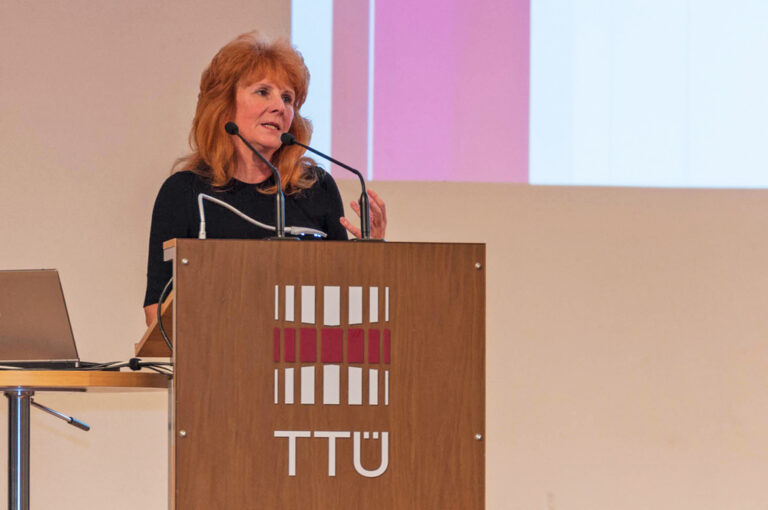 TTÜ innovatsiooni ja ettevõtlussuhete prorektor Tea Varrak: „Õpetajad peaksid teadma ja oskama tehnoloogiat kasutada, et oma elu lihtsamaks teha ja ’noortele mitte alla jääda’.” Foto: TTÜ