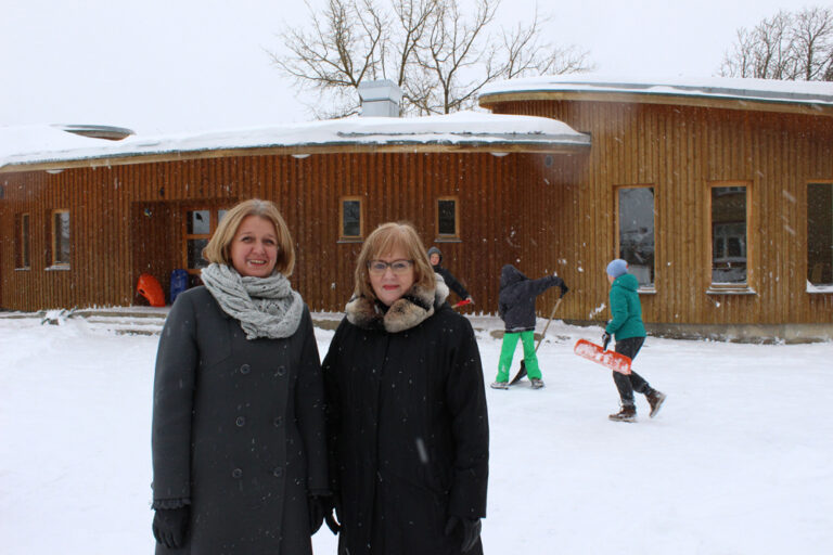 Rakvere eragümnaasiumi asutaja ja direktor Anne Nõgu ning Rakvere abilinnapea Kairit Pihlak. Foto: HTM