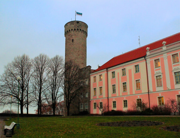Eesti lipu all. Tallinn, Toompea, Kuberneri aed. 