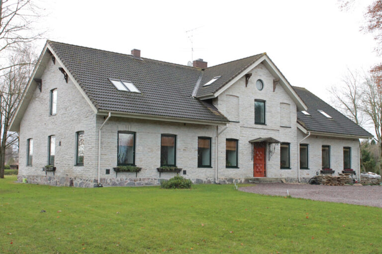 Saue vallamaja, 19. sajandi lõpp. Saue on end ajalukku jäädvustanud küla, mõisa, valla ja lõpuks ka linnana. Fotod: Lembit Teinbas