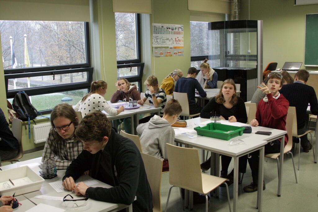 Võisteldi keemiavõistusel Kolb