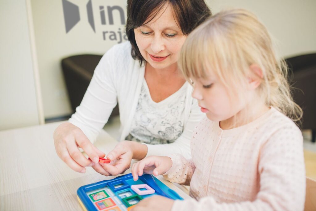 Rajaleidja keskustes üle Eesti saab varjutada erinäolisi ametikohti