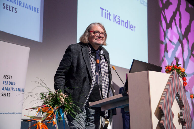 Tiiu Silla nimelise elutööpreemia laureaat teadusajakirjanik Tiit Kändler.