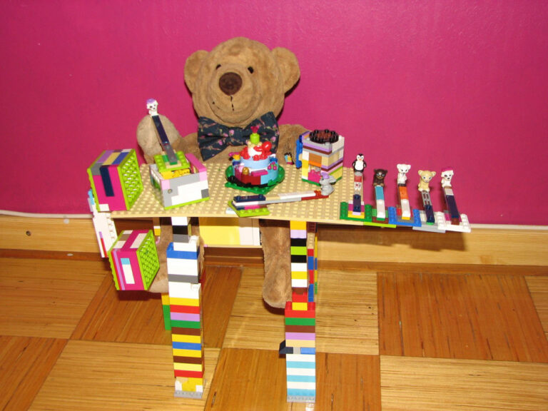 „Mõmmi söögitool”, Liisi Magnus (8-aastane). Eripreemia „Parim karu eest hoolitseja”. Mõmmi saab laua taga süüa ja mängida. Söögiks on kaunistustega keerlev tort ning meekuubikud kausis, mille söömiseks on karul seitse eri loomadega lusikat. Joogiks on kakao ja mängimiseks kõristi, mis päriselt ka kõriseb. 