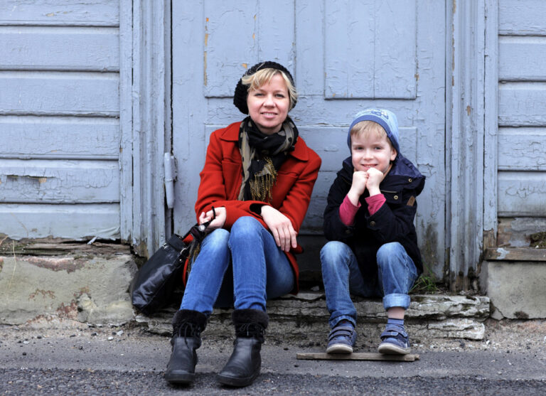 „Mul on vedanud – lapsed on mu kõige paremad sõbrad,” ütleb Piret Raud. Fotol koos noorema poja Juliusega. Foto: Ingrid Maasik