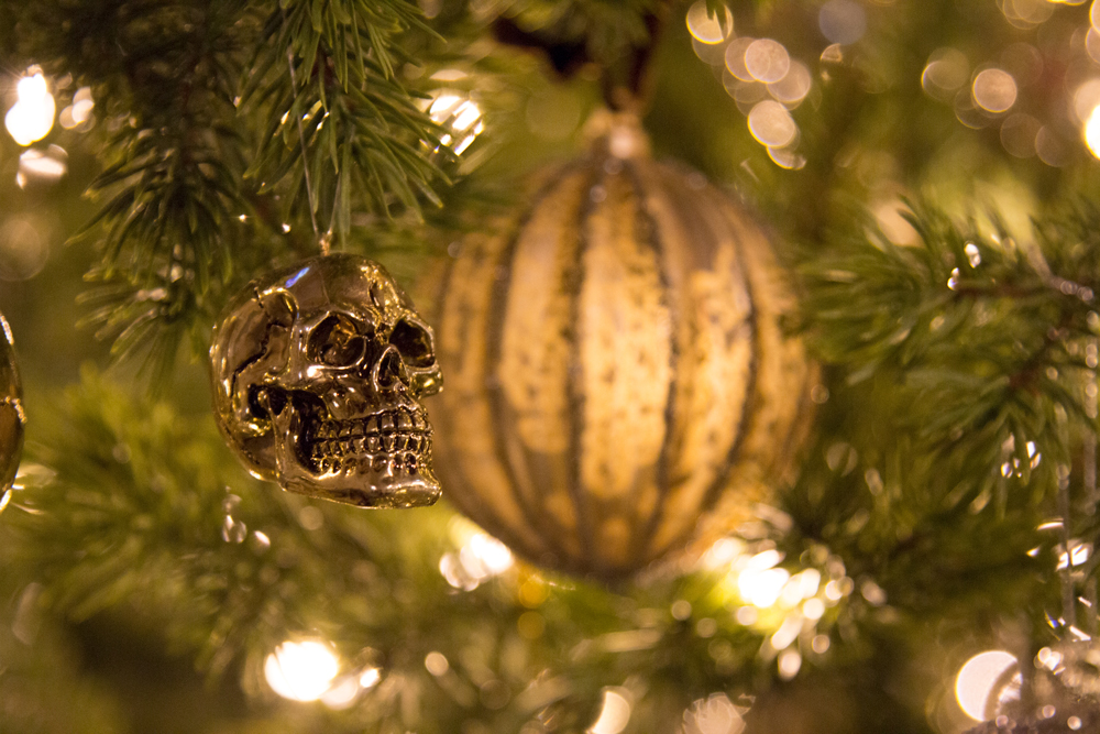 Galerii: Niguliste muuseum üllatas tänavu Tallinna moodsaima jõulupuuga