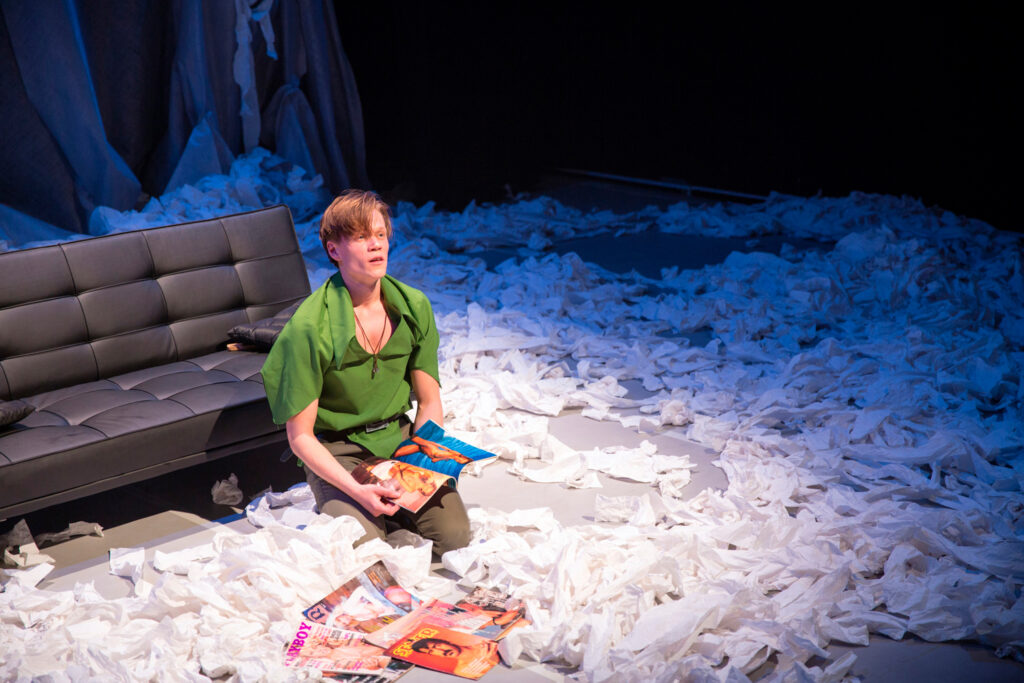 Kinoteatri „EI TAO – lavastus pornost” harib ja lõbustab