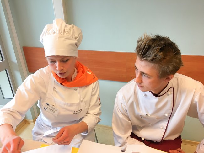 Kuressaare ametikooli õpilased võitsid Riias kokandusvõistlusel medaleid