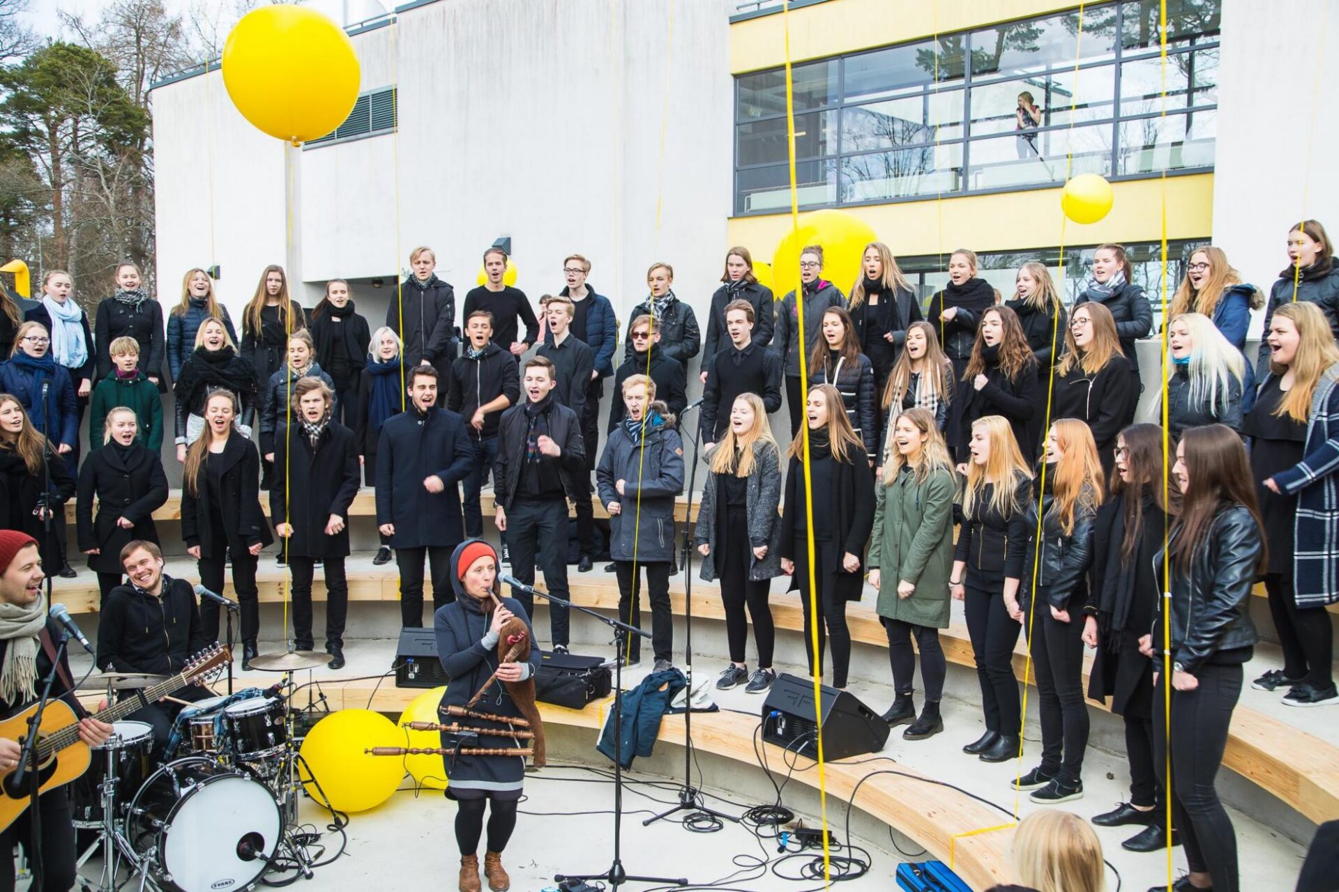 Rocca al Mare koolis avati õpilaste ideest alguse saanud amfiteatrikujuline betoonist õueklass