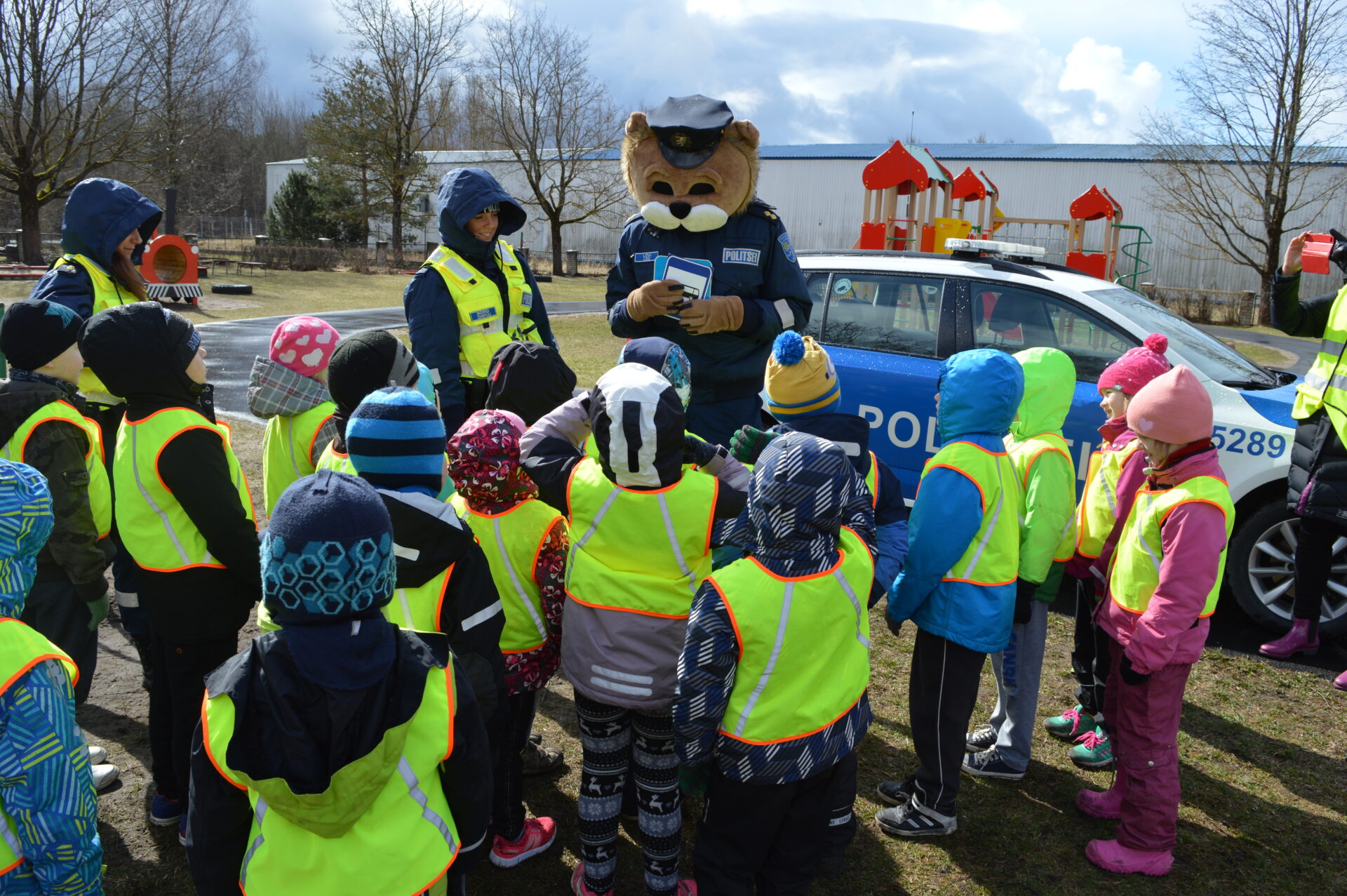 Pärnu Liblika lasteaias mängis Tuha-Juhan tikkudega