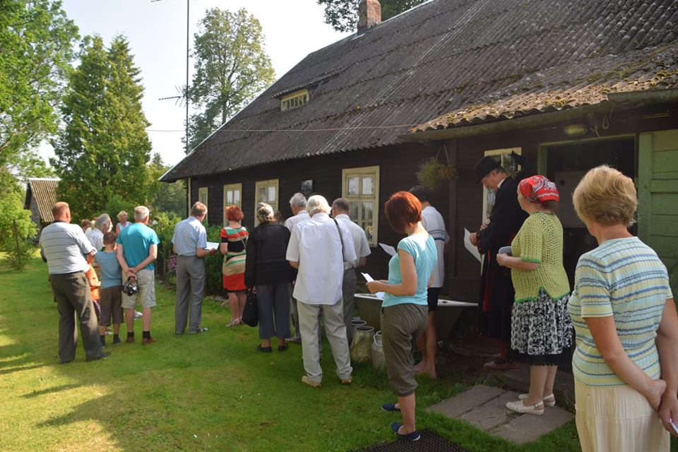 Mälestustahvel Metstarelt pärit koolitegelastele