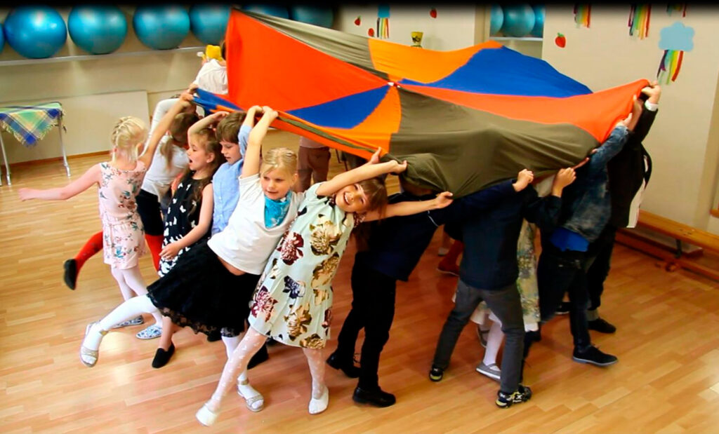 Muusikat ja liikumist saab õppida ka muinasjutte läbi mängides