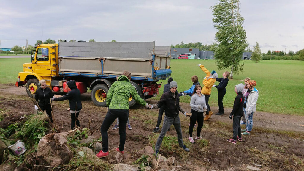 Kunstiõppurid saadeti „kolhoosi”
