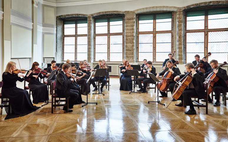 Uus kontsertteos noortele toob lavale mustkunstniku