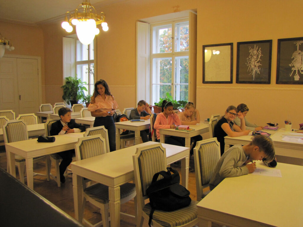 Uussisserändajate laste kohanemine Eesti koolis