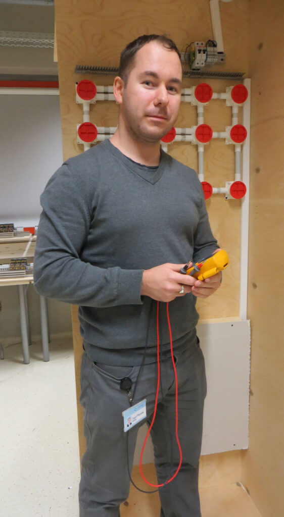 Paneb poisid elektrit taltsutama