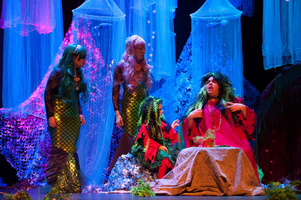 Teater REKY toob lavale südamliku loo väikesest merineitsist