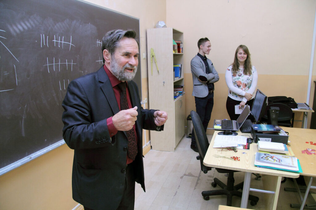 Teeb kahemeestest viiemehed