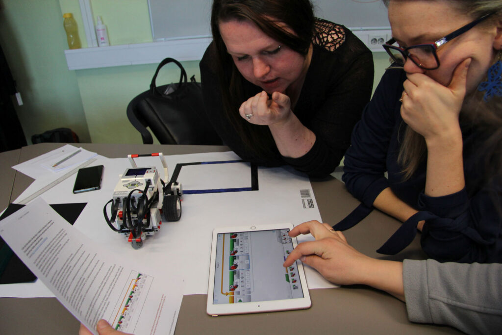 Robot hakkab matemaatikat õpetama