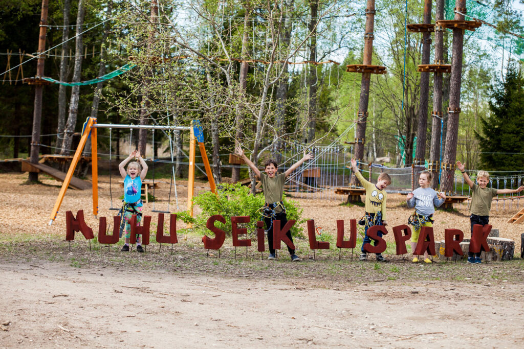 Muhu seikluspargis saab igaüks luua oma seikluse