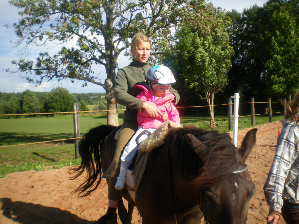 Ratsutamisteraapia aitab eri probleemidega lapsi