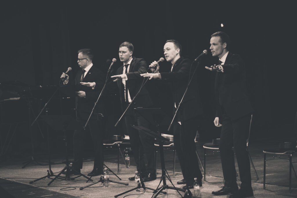 Kool otsib direktorit