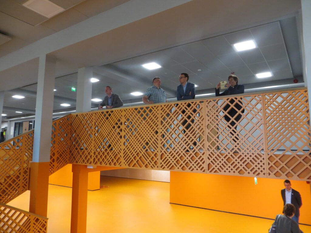 Vanadest karpidest moodsad koolimajad