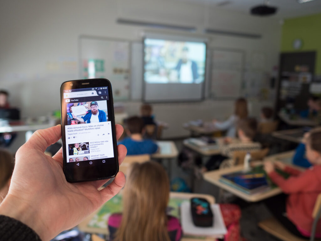 E-külalistunnid tõid nüüdisaegse õpikäsituse 124 000 õpilaseni