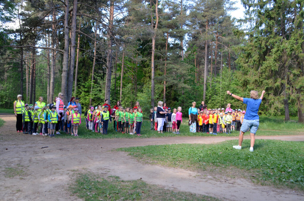 Nõmme lasteaiad said metsapäeval taas kokku