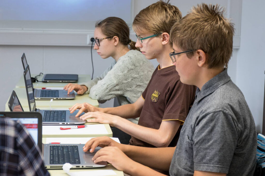 Põhikoolid saavad digiõpikud