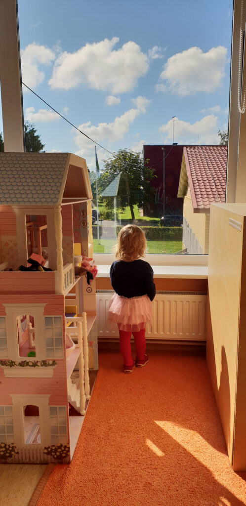 On lapsi, kes veedavad lasteaias päevast päeva kaksteist tundi